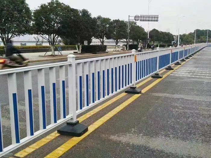 交通护栏案例